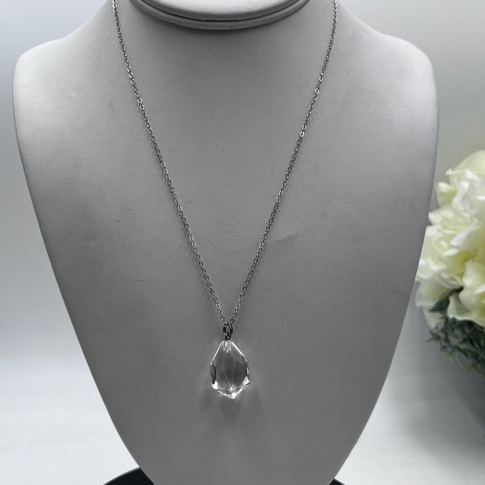 Atlas Sterling Vintage
Clear Quartz Geometric Faceted
Pendant Necklace 18" 6g